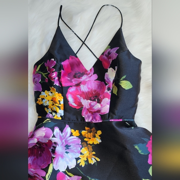 BCX Women's V Neck Mini Party Fit Flare Dress. Size 1 - Picture 7 of 8